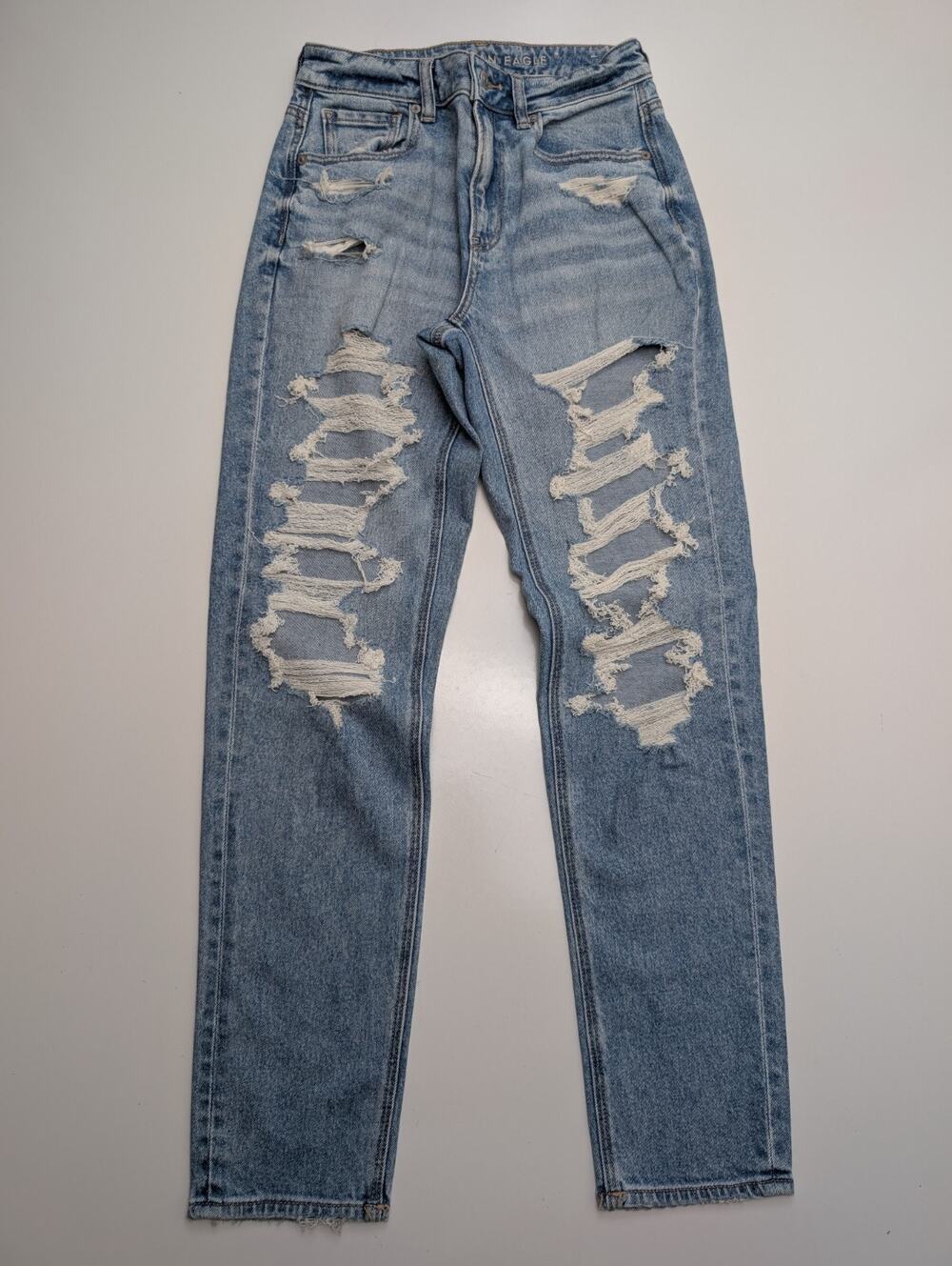 American Eagle Mom Jeans Women's Size 2 Long Blue Light Wash Distressed Stretch